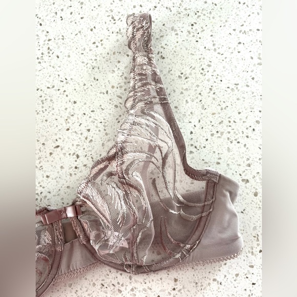 Beautiful taupe lace full cup bra 34 C - Picture 10 of 11